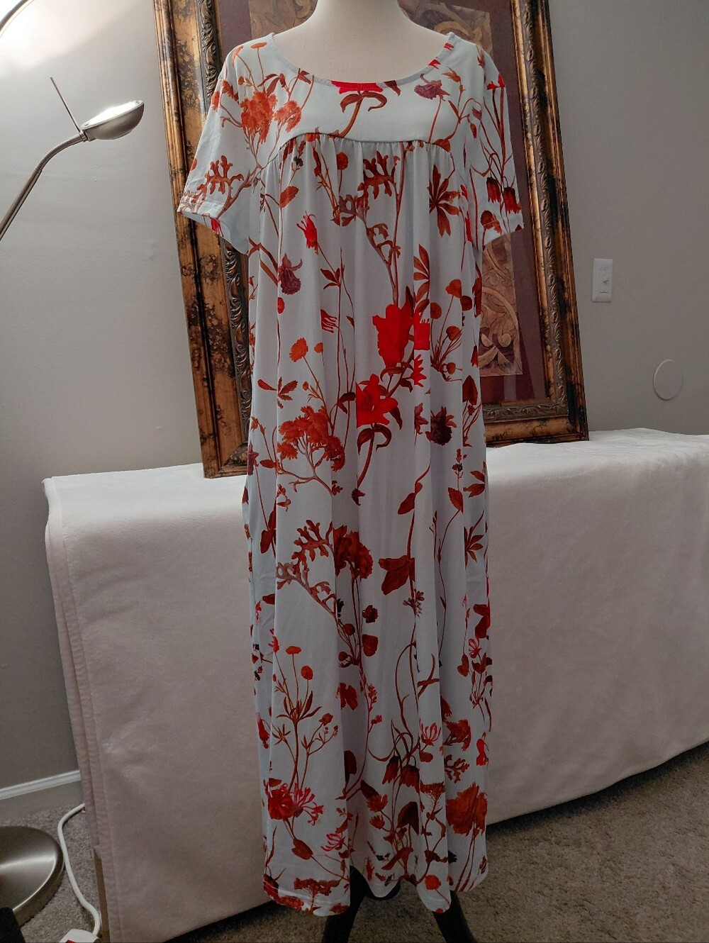 Women’s Noracora  Nightgown,lounging with Red white  Print. Size Medium. Pockets